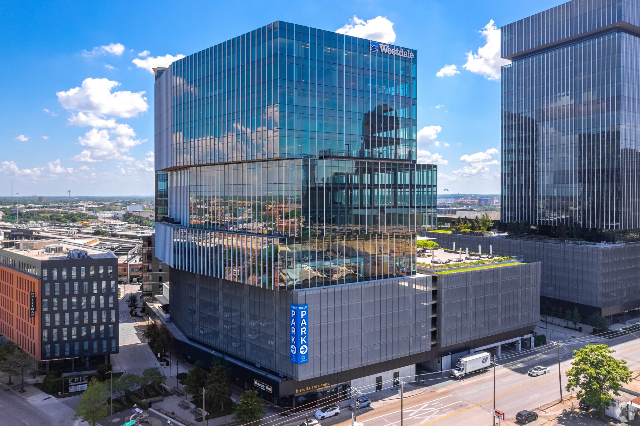 2550 Pacific Ave, Dallas, TX for lease Building Photo- Image 1 of 37