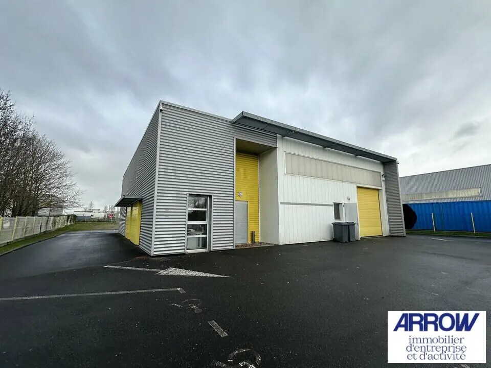 Flex in GRANDCHAMP-DES-FONTAINES for lease Building Photo- Image 1 of 19
