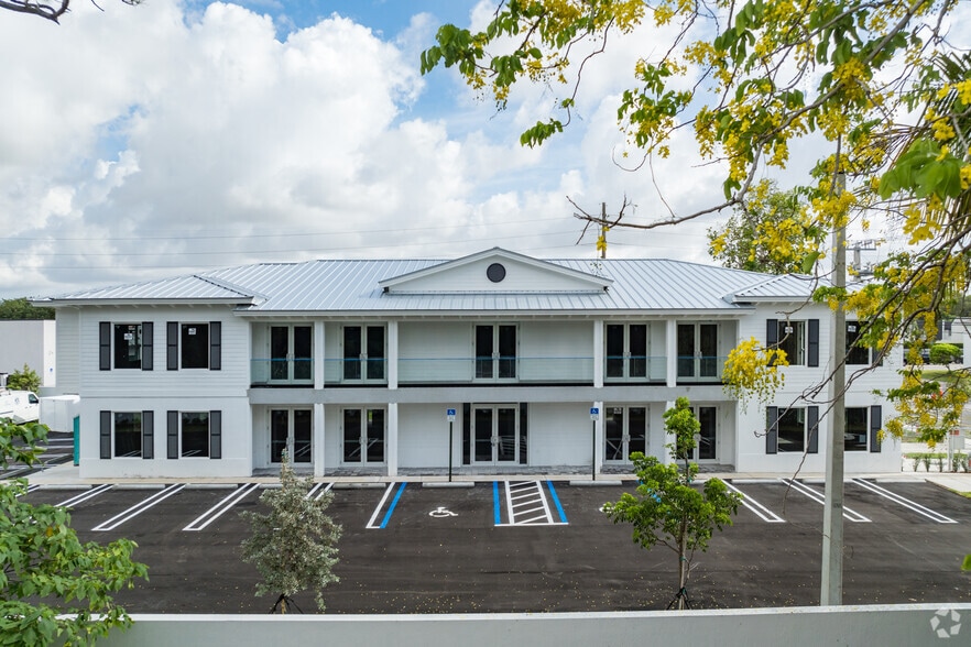 5620 SW 67th Ave, South Miami, FL for lease - Building Photo - Image 3 of 16