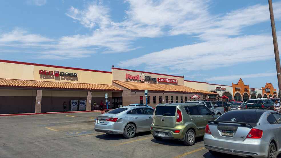 10600-10760 North Loop Rd, El Paso, TX for lease - Building Photo - Image 3 of 8