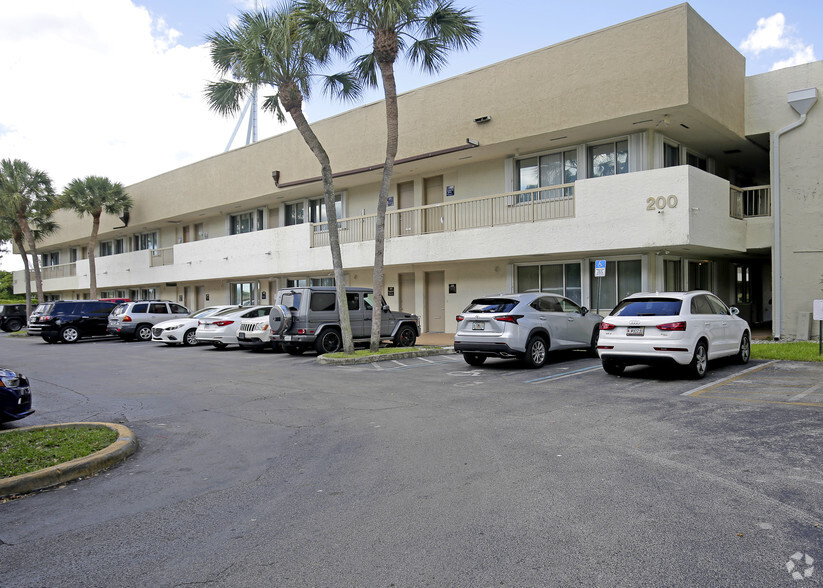 10300 Sunset Dr, Miami, FL for lease - Primary Photo - Image 3 of 3