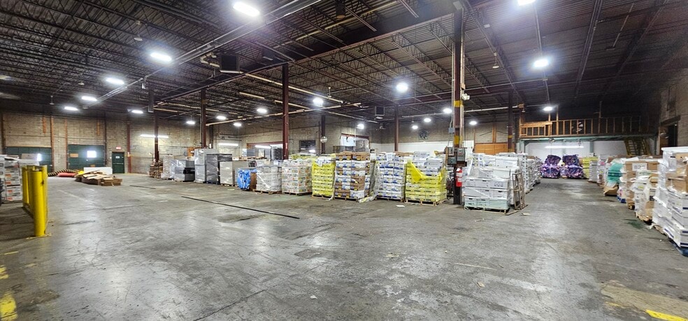 1 Hampshire Dr, Milford, NH for lease - Interior Photo - Image 1 of 8