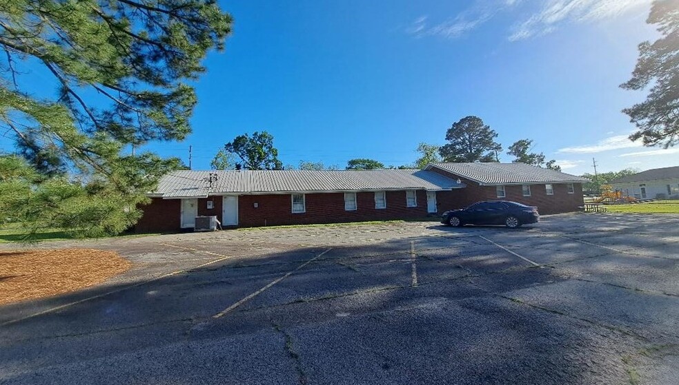 453 2nd Ave, Rochelle, GA 31079 - Woods Building | LoopNet