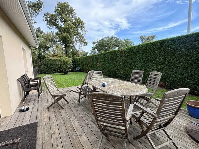 Flex in Le Bouscat for lease - Building Photo - Image 2 of 9