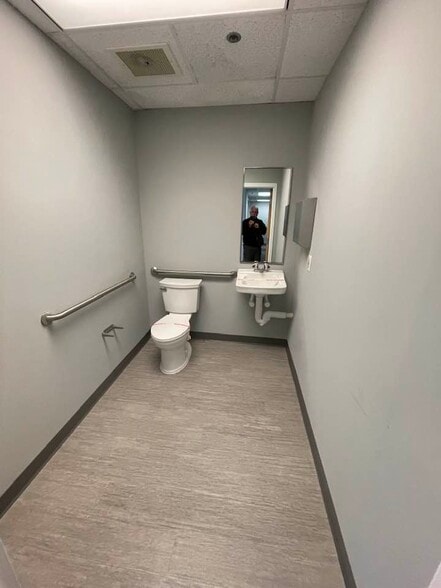 15 Wormans Mill Ct, Frederick, MD for lease - Interior Photo - Image 3 of 23