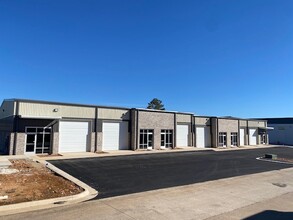 2303 Worth Ln, Springdale, AR for lease Building Photo- Image 1 of 5