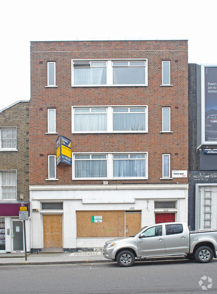 Retail in London for lease - Primary Photo - Image 1 of 6