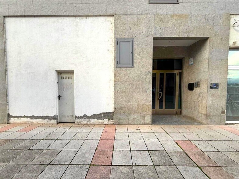 Retail in Ponferrada for sale - Building Photo - Image 2 of 14
