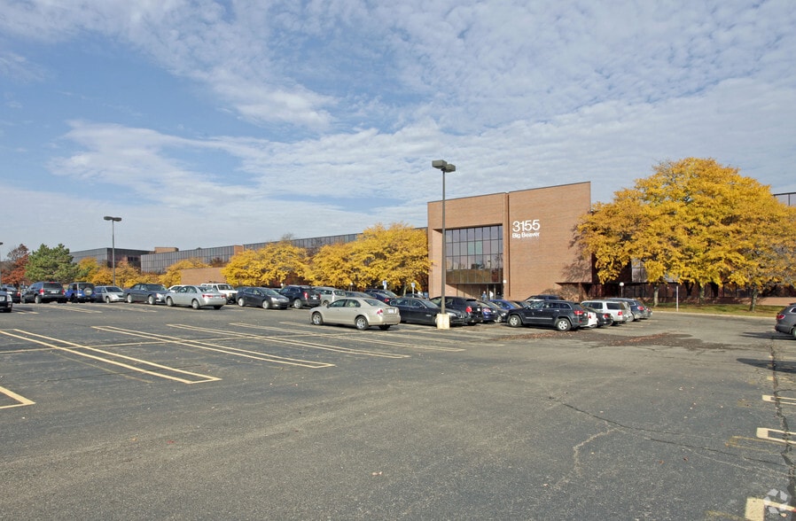3155 W Big Beaver Rd, Troy, MI for lease - Building Photo - Image 1 of 14