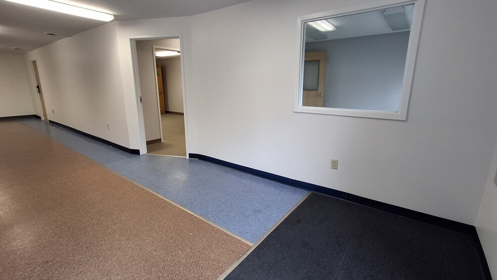 45 Church St, Gardiner, ME for lease - Interior Photo - Image 2 of 11