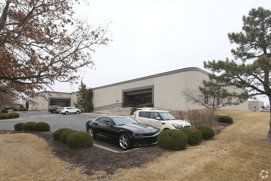 10801-10821 Lakeview Ave, Lenexa, KS for sale - Primary Photo - Image 1 of 1