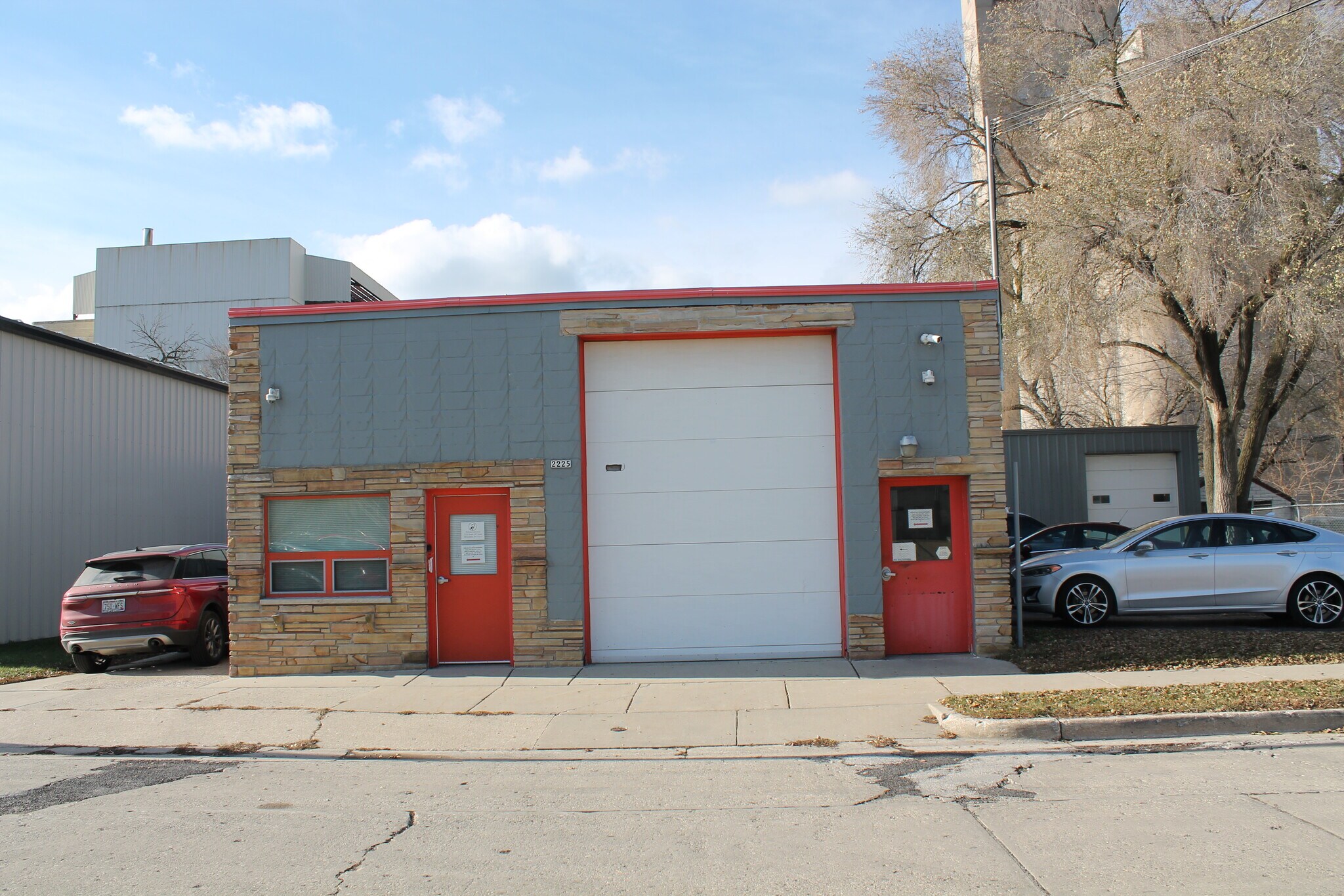 2225 S 38th St, Milwaukee, WI for sale Building Photo- Image 1 of 1