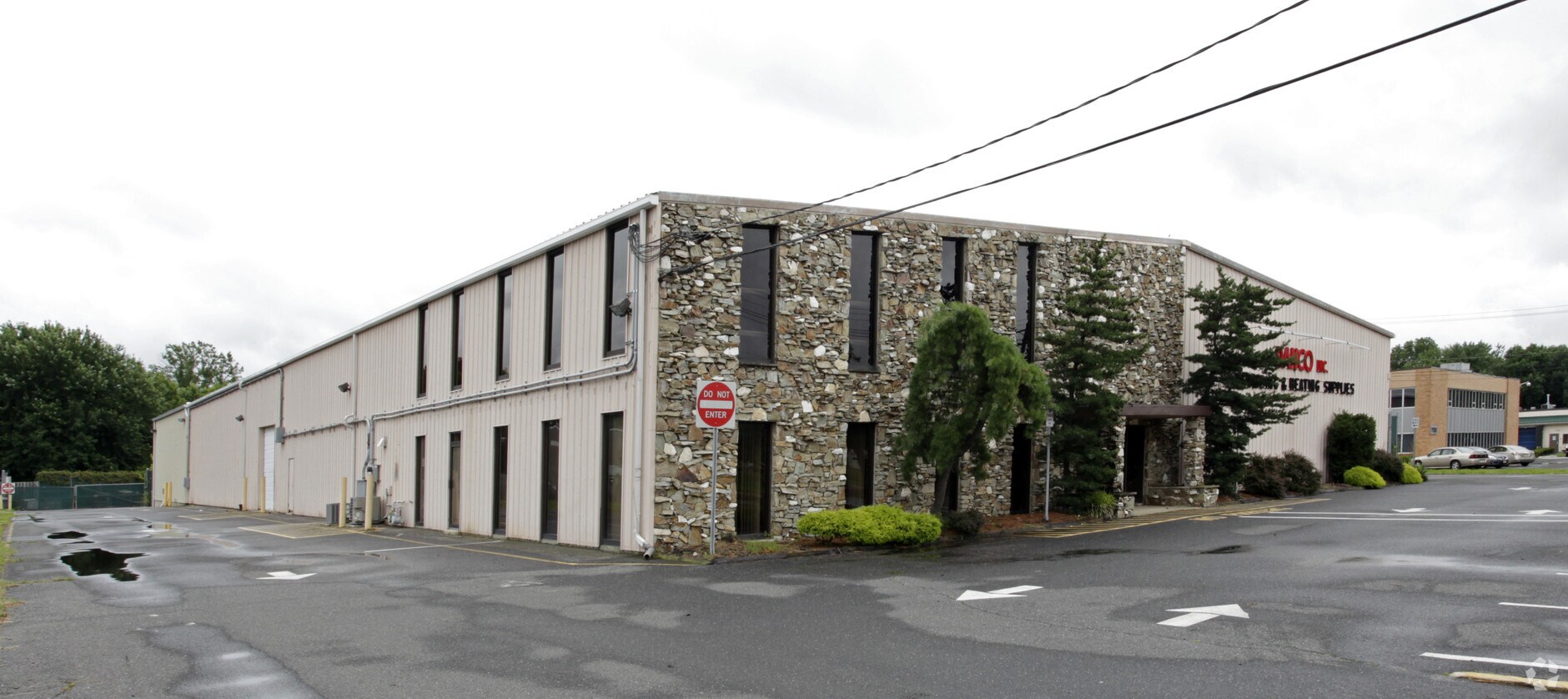 704 Fellowship Rd, Mount Laurel, NJ 08054