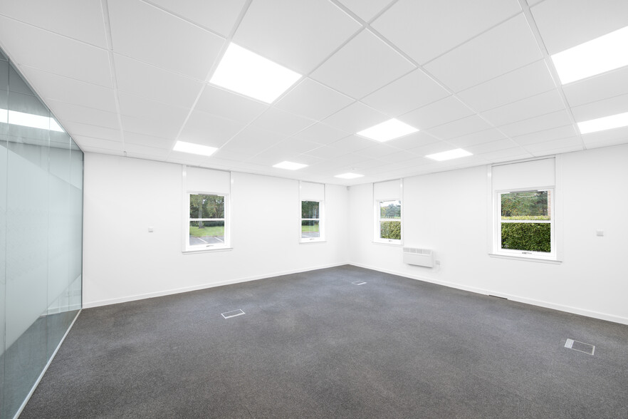 5 Deer Park Av, Livingston for lease - Building Photo - Image 3 of 6