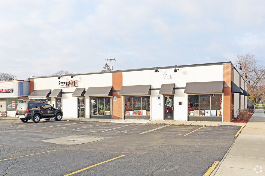 110-112 S Main St, Clawson, MI for sale - Primary Photo - Image 1 of 1