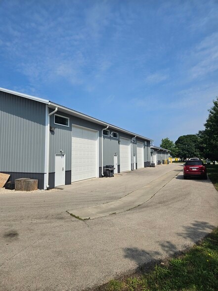 175 Business Park Dr, Sun Prairie, WI for lease - Building Photo - Image 2 of 6