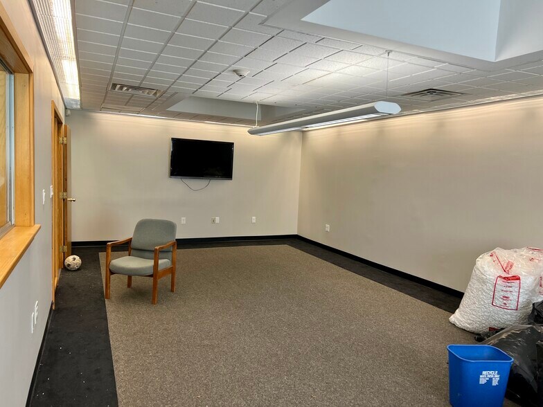 108 Tenney St, Georgetown, MA for sale - Interior Photo - Image 1 of 1