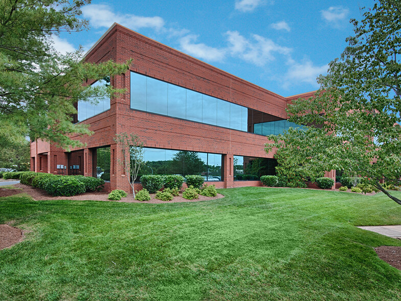 1200 Ridgefield Blvd, Asheville, NC for lease - Primary Photo - Image 1 of 8