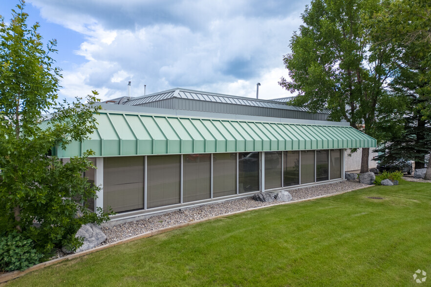 2140 Pegasus Rd NE, Calgary, AB for lease - Primary Photo - Image 1 of 5