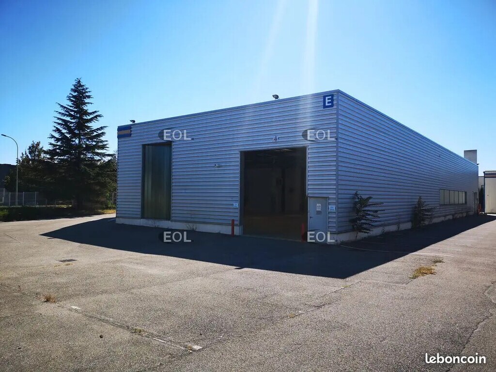 Location Entrepôt 1 145 m² - Photo 1