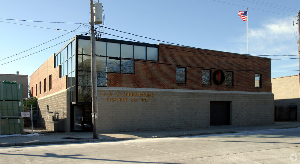 2101 W Purdue St, Milwaukee, WI for lease - Building Photo - Image 2 of 14