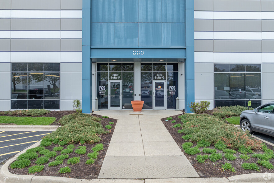 880 N Enterprise St, Aurora, IL for lease - Building Photo - Image 2 of 5