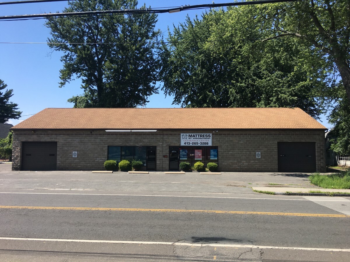 904 Meadow St, Chicopee, MA 01013