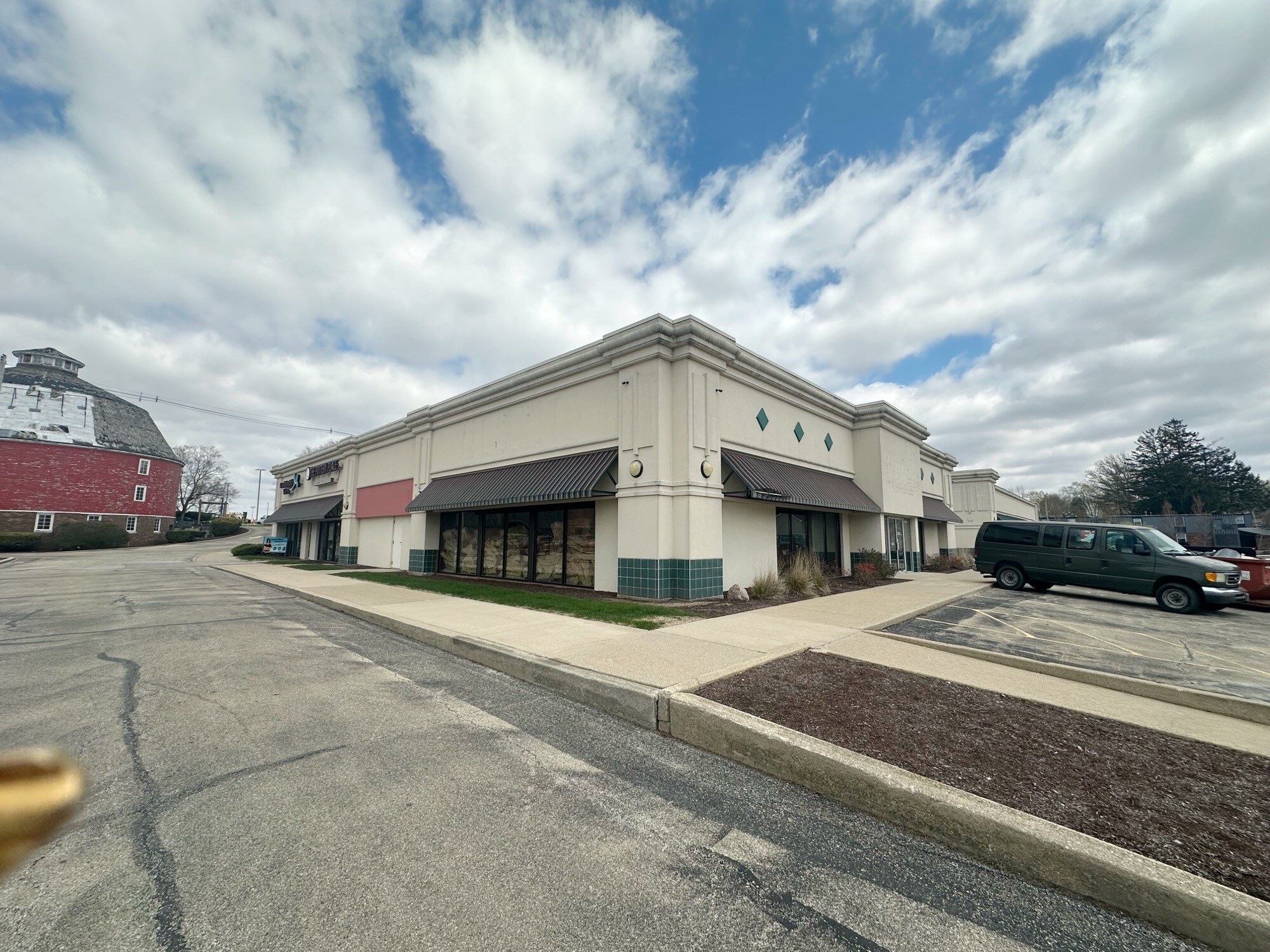 1806-1808 Round Barn Rd, Champaign, IL for lease Building Photo- Image 1 of 7