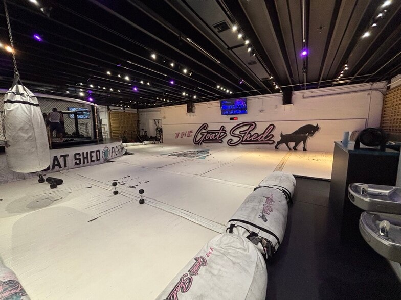 144 NW 36th St, Miami, FL for lease - Building Photo - Image 2 of 10