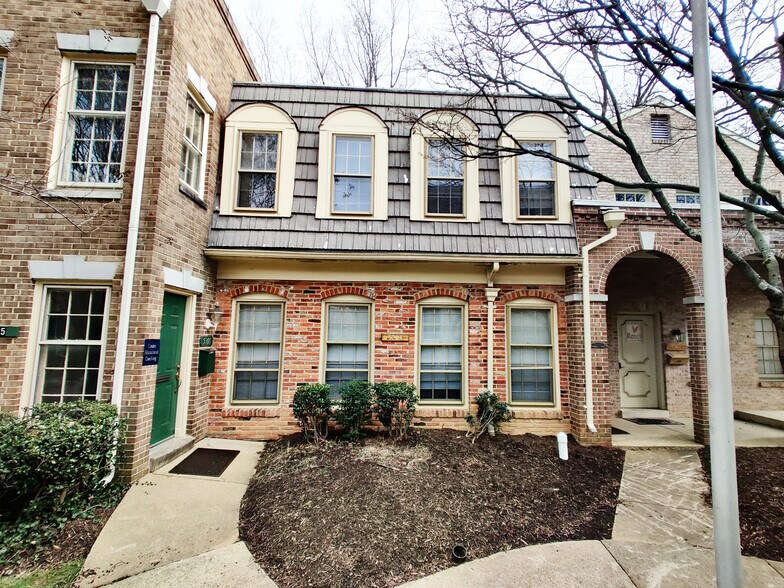 5303 Lee Hwy, Arlington, VA 22207