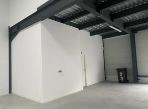 Flex in Bussy-Saint-Martin for lease Building Photo- Image 2 of 6