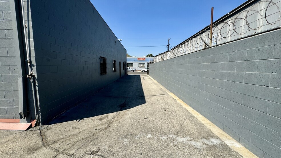 7356 Greenbush Ave, North Hollywood, CA for sale - Building Photo - Image 3 of 3