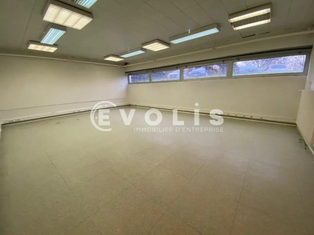 Office in Amiens for lease Interior Photo- Image 1 of 3