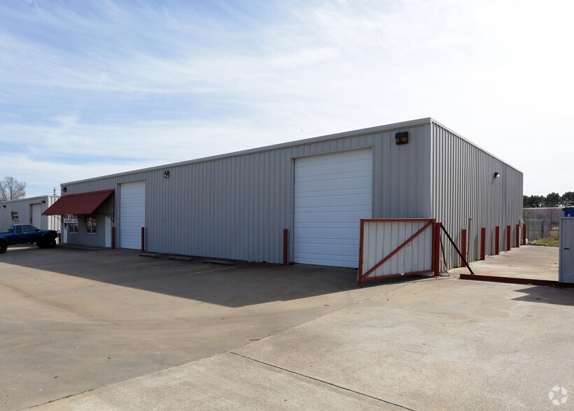 2038 E Cotton St, Longview, TX 75602