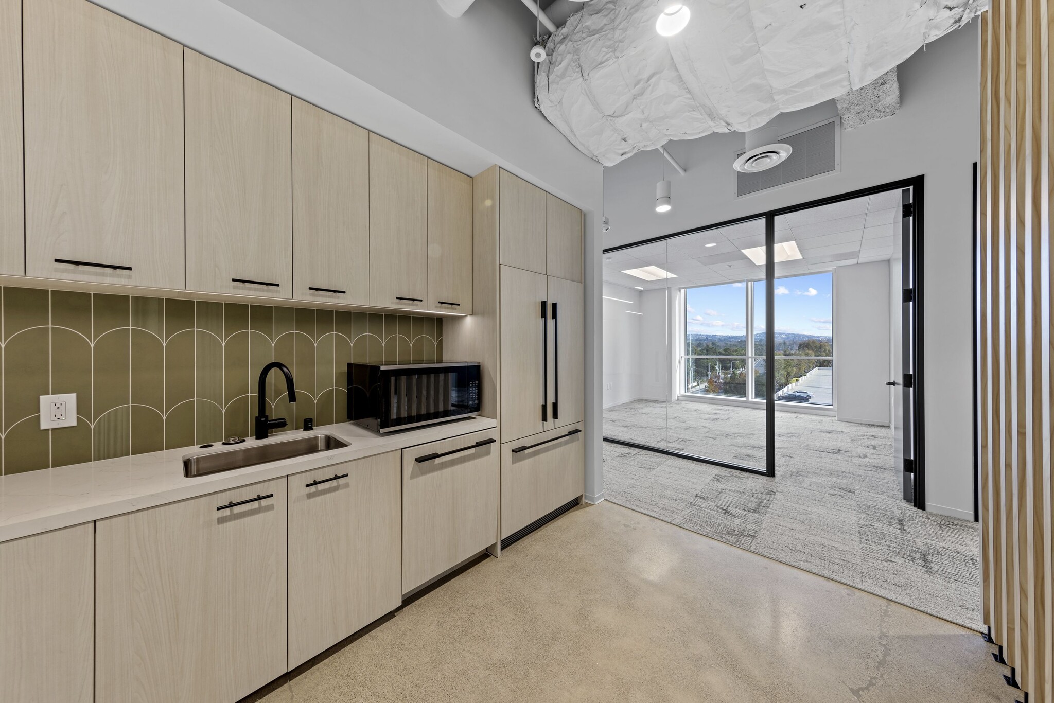 620 Newport Center Dr, Newport Beach, CA for lease Interior Photo- Image 1 of 7