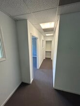 1051 Farmington Ave, Farmington, CT for lease Interior Photo- Image 2 of 7