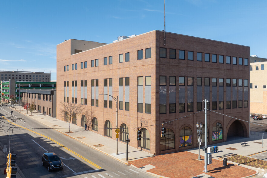 330 S Washington Sq, Lansing, MI for sale - Primary Photo - Image 1 of 8