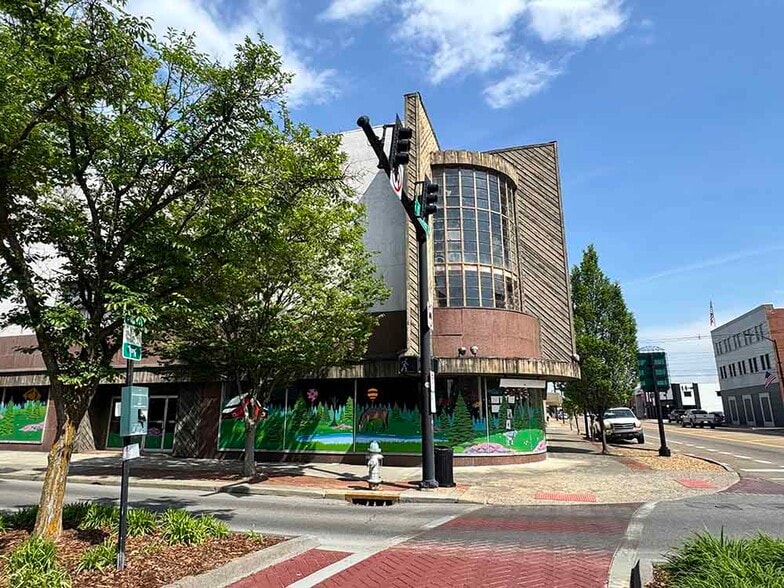 301 Broad St, Kingsport, TN for sale - Primary Photo - Image 1 of 11