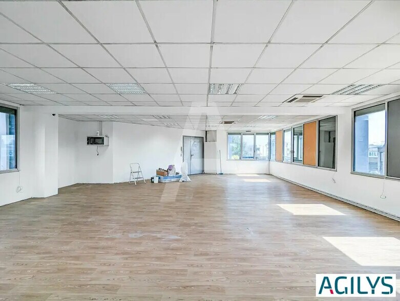 Office in Massy for lease - Interior Photo - Image 3 of 5