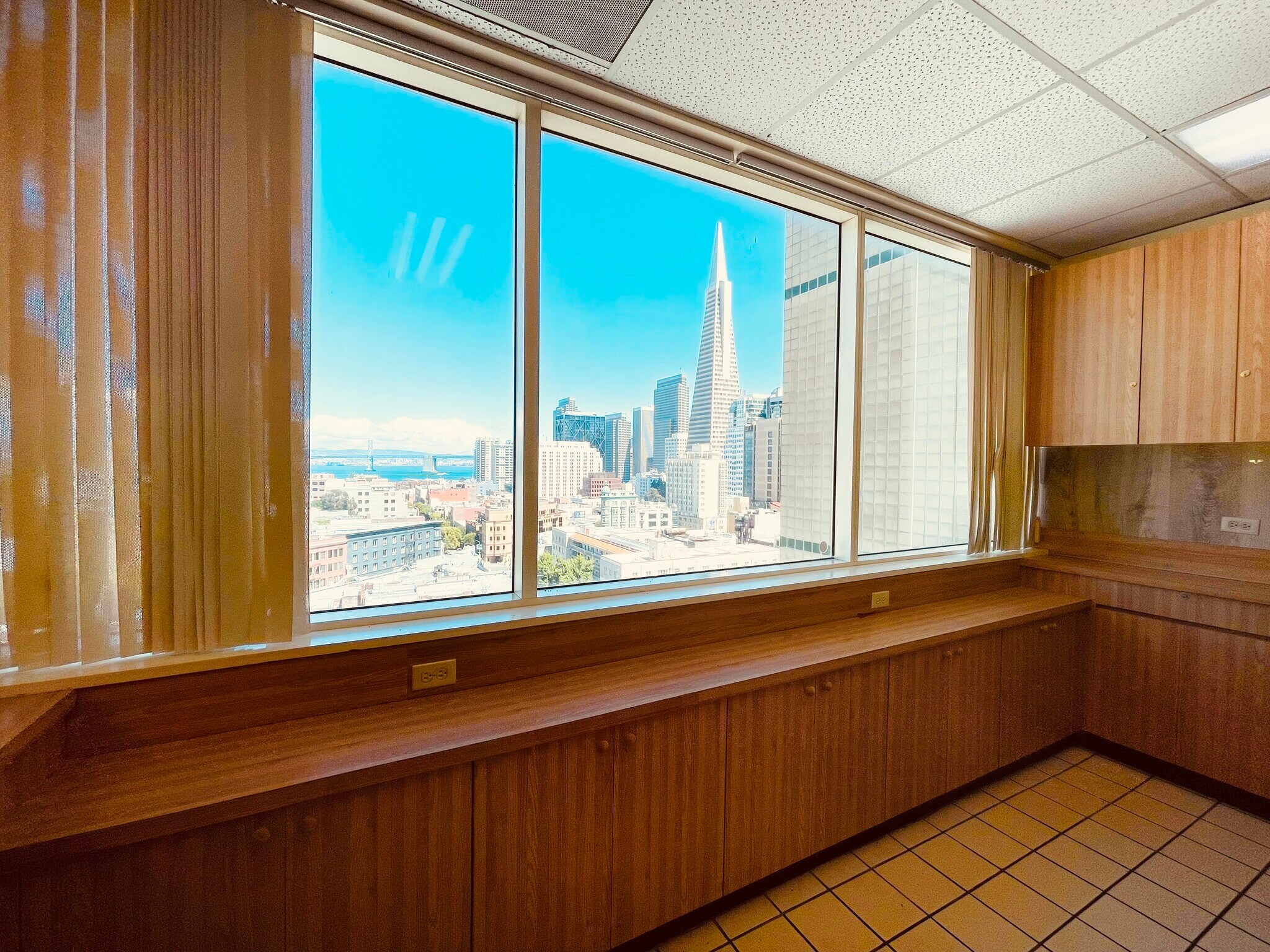 728 Pacific Ave, San Francisco, CA for sale Interior Photo- Image 1 of 1