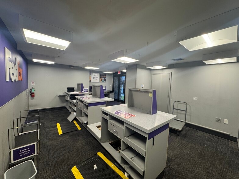 3885 Mercantile Ave, Naples, FL for sale - Interior Photo - Image 2 of 7