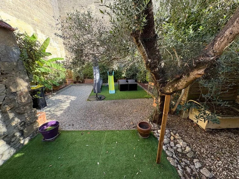 Flex in Rauzan for sale - Building Photo - Image 1 of 4