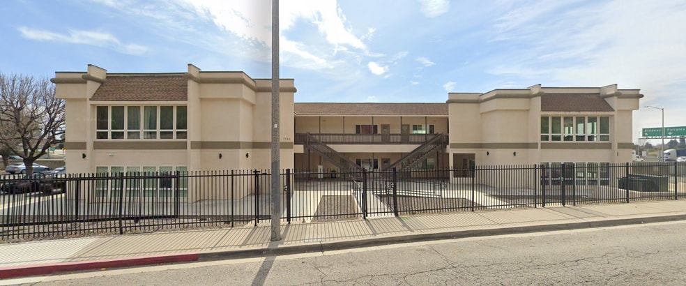 1740 Gillette Rd, Pomona, CA for lease - Primary Photo - Image 1 of 2