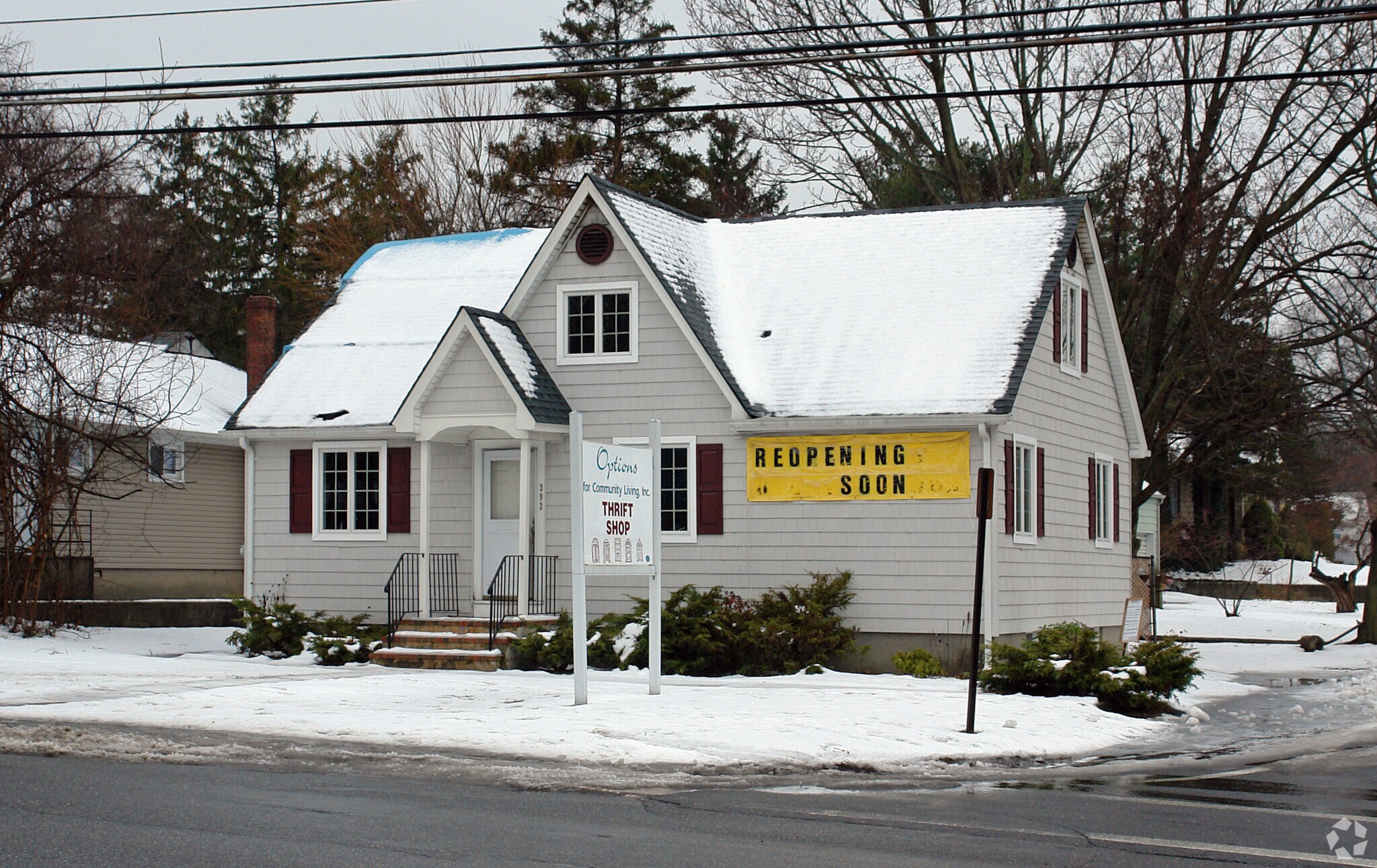 392 Hawkins Ave, Ronkonkoma, NY for sale Primary Photo- Image 1 of 1