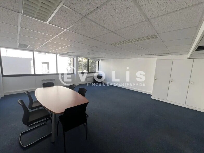 28 Rue Chapsal, Joinville-le-Pont for lease - Interior Photo - Image 1 of 29