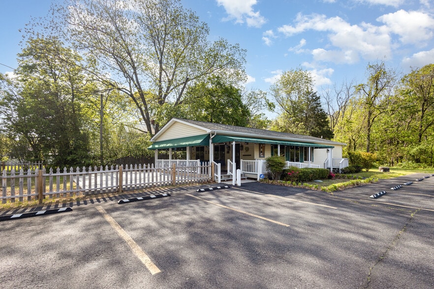 15220 Kings Hwy, Montross, VA for sale - Building Photo - Image 1 of 47