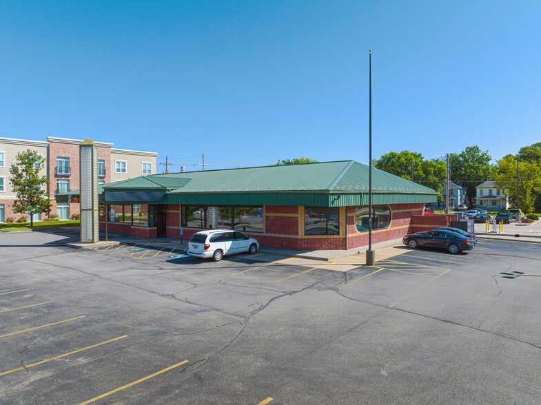 1012-1014 Commercial St, Emporia, KS for lease - Building Photo - Image 2 of 7