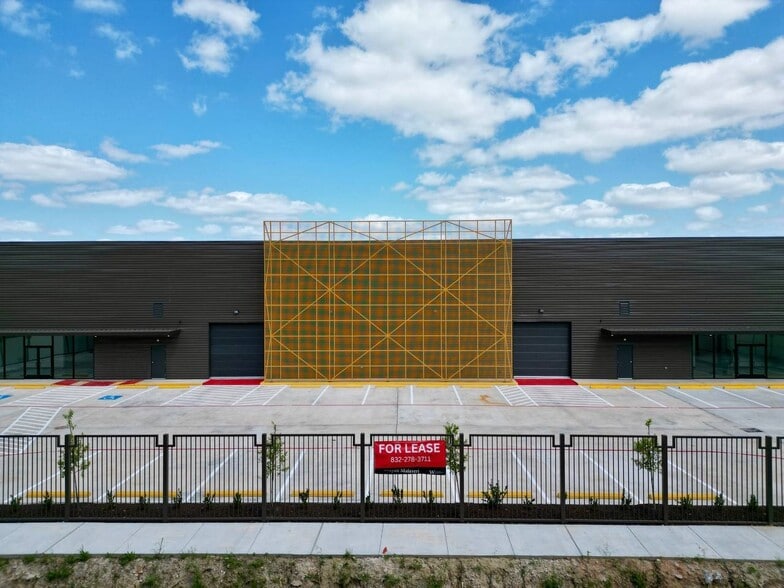 11907 Bedford St, Houston, TX for lease - Building Photo - Image 2 of 16