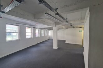 6 Commercial Way, Woking for sale Interior Photo- Image 2 of 2