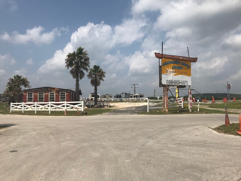 8195 US Highway 281, Spring Branch, TX for sale - Building Photo - Image 1 of 1